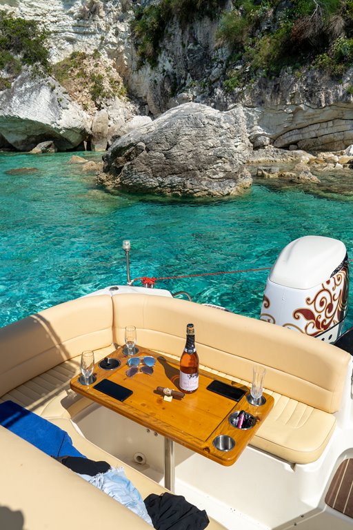 9. Private cruise and Boat tour with luxury speedboat
